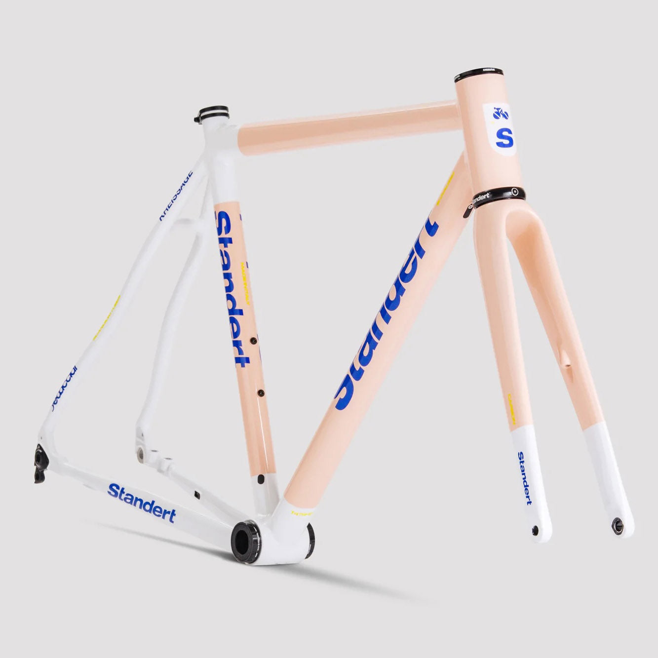 Hero image featuring the Standert Kreissage frameset in peach